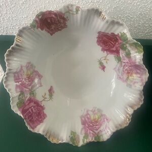 VINTAGE BOWL with ROSES 9 x 9 Inches